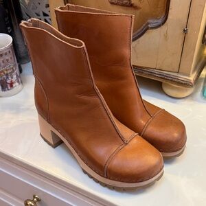 Swedish Hasbeens camel Leather Heeled Boots with back zip size 40 US 9-10